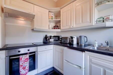 Spacious Ealing Broadway Apartment لندن المظهر الخارجي الصورة